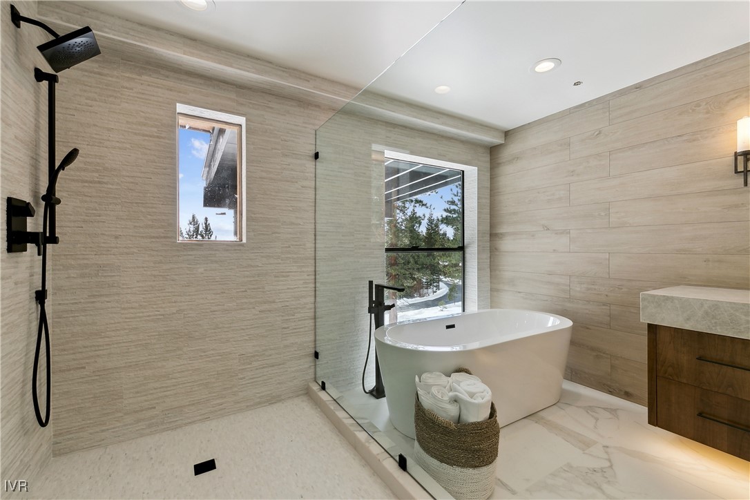 987 Wander Way Incline Village, NV 89451 - Photo 26 of 45 a bathroom with a tub sink and mirror