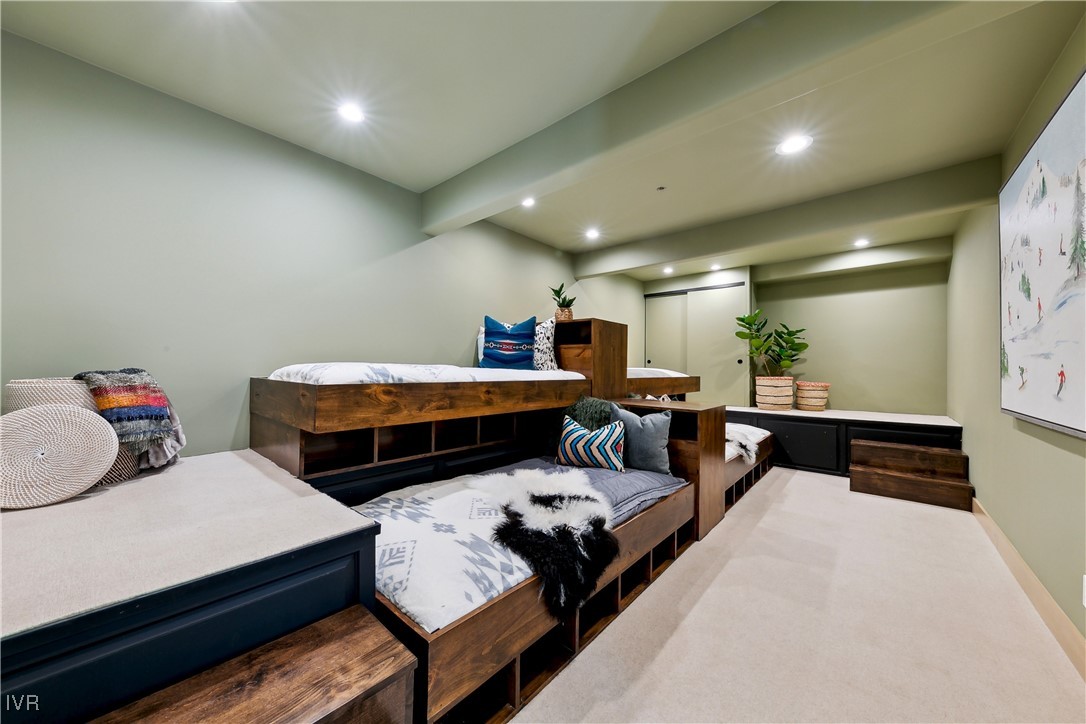 987 Wander Way Incline Village, NV 89451 - Photo 33 of 45 a bed room with two bed and a large mirror