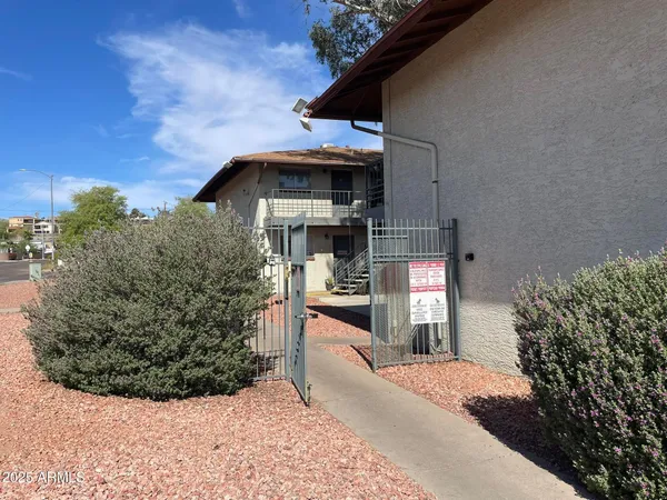 $949 | 2002 East Sweetwater Avenue, Unit 202 209, Phoenix, AZ 85022