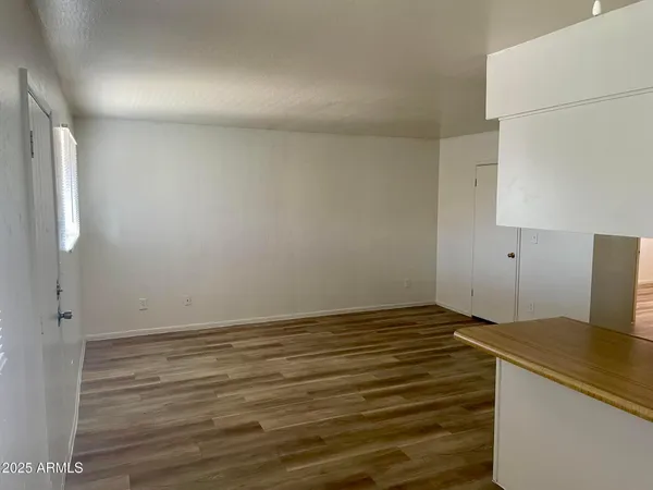$949 | 2002 East Sweetwater Avenue, Unit 202 209, Phoenix, AZ 85022