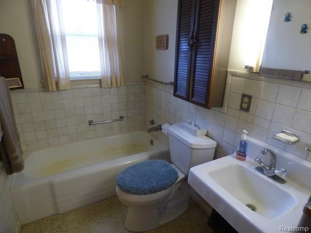6560 Crane Road Ypsilanti, MI 48197 - Photo 13 of 25 P1030444.jpg