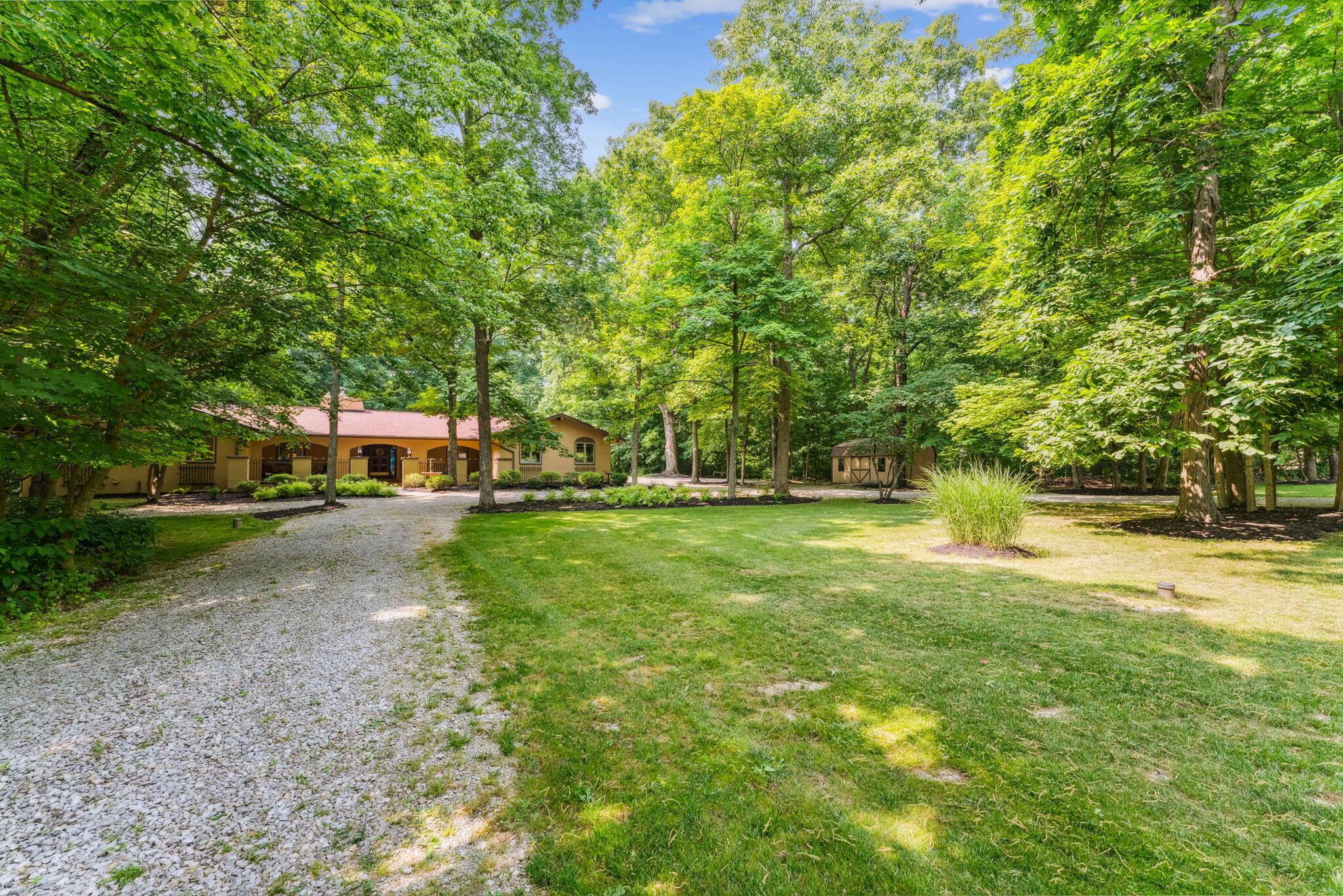 2423 Carriage Road Powell, OH 43065 - Photo 62 of 100 Horseshoe style driveway!