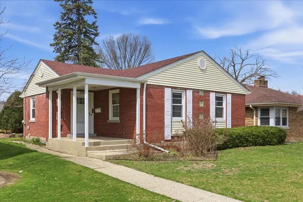 $2,975 | 8144 North Kildare Avenue, Skokie, IL 60076