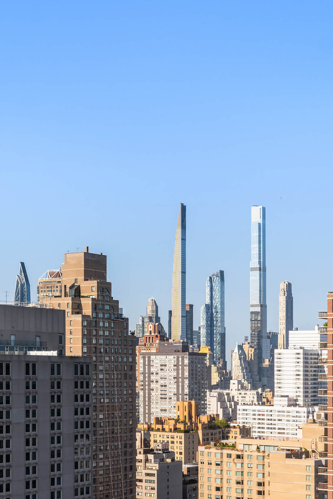 515 East 72nd Street, Unit 32C Manhattan, NY 10021 - Photo 11 of 15 a view of city with a tall building