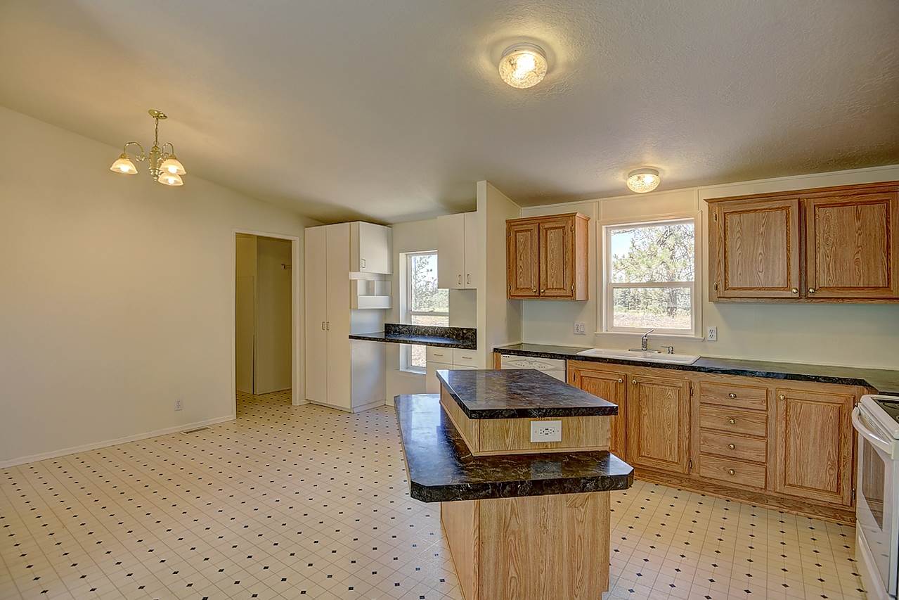 25312 South Carman Road Cheney, WA 99004 - Photo 7 of 20