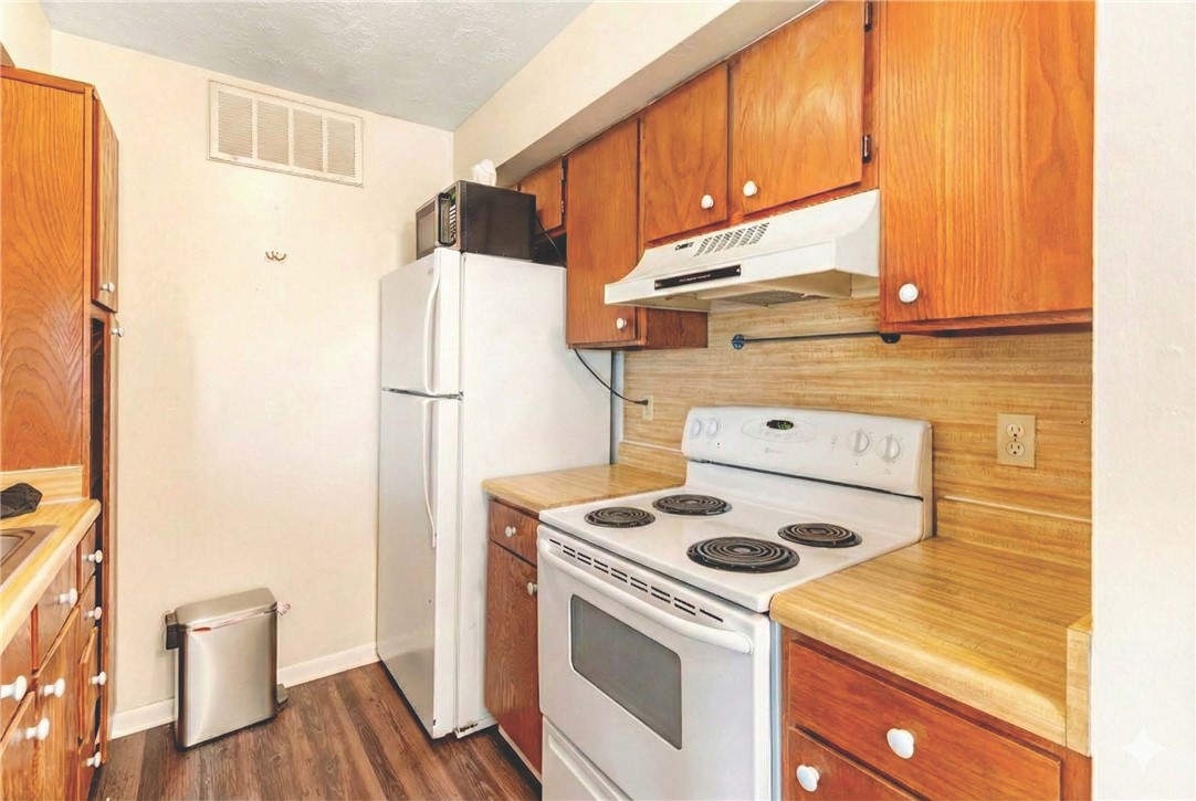 4441 Old College Road, Unit 2104 Bryan, TX 77801 - Photo 9 of 15 photo digitally decluttered