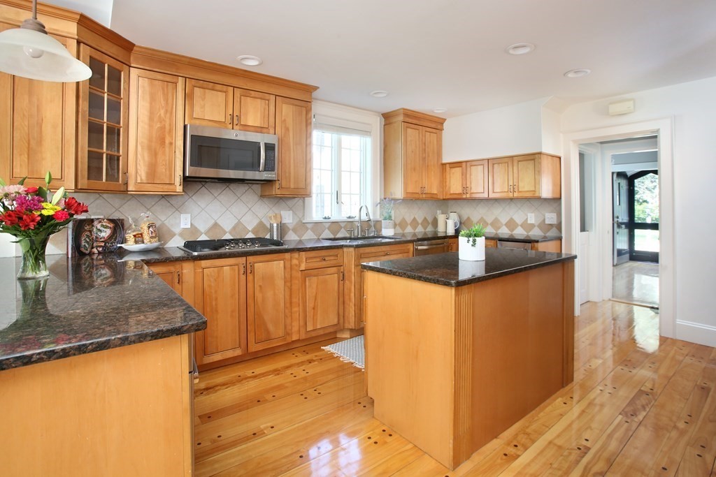76 Ardsmoor Road Melrose, MA 02176 - Photo 6 of 27 Gallery Image 6