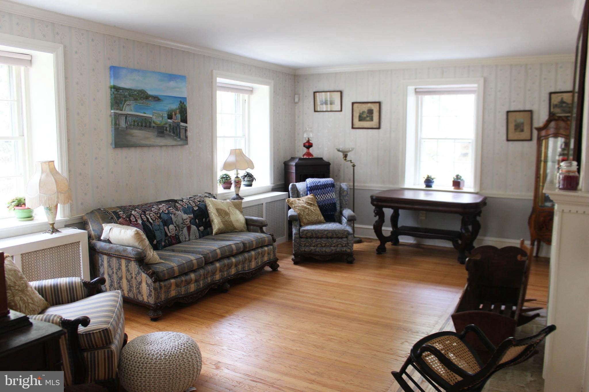 1046 Eagle Road Huntingdon Valley, PA 19006 - Photo 19 of 108 Living Room