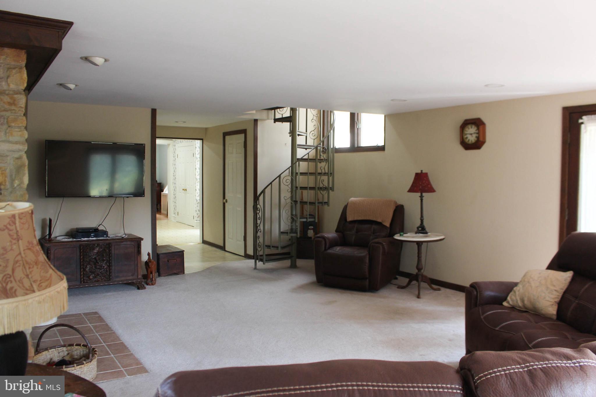 1046 Eagle Road Huntingdon Valley, PA 19006 - Photo 38 of 108 Family Room