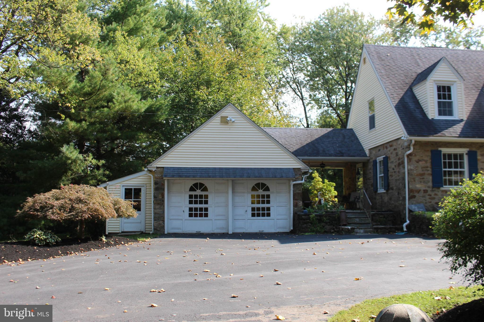 1046 Eagle Road Huntingdon Valley, PA 19006 - Photo 5 of 108 Two car detached garage