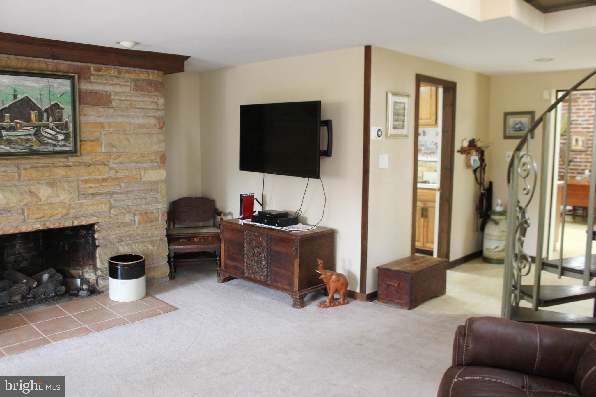1046 Eagle Road Huntingdon Valley, PA 19006 - Photo 42 of 108 Family room