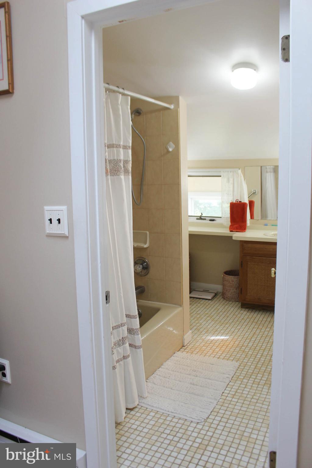 1046 Eagle Road Huntingdon Valley, PA 19006 - Photo 63 of 108 Primary Bathroom