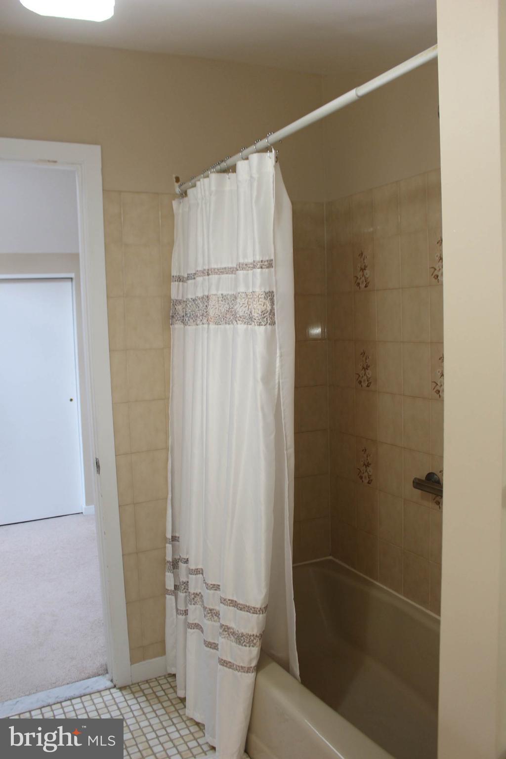 1046 Eagle Road Huntingdon Valley, PA 19006 - Photo 64 of 108 Primary Bathroom