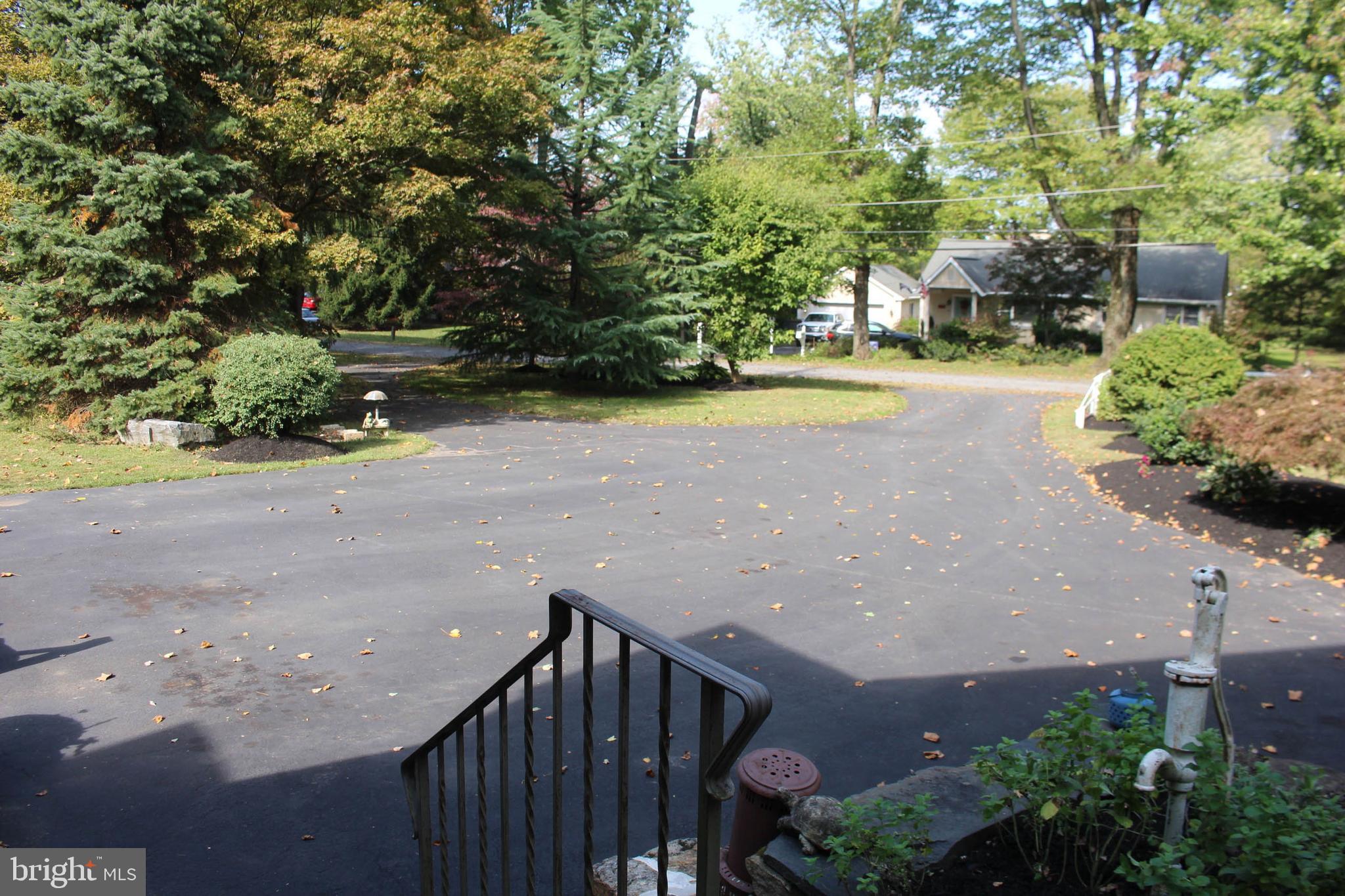 1046 Eagle Road Huntingdon Valley, PA 19006 - Photo 10 of 108 Circular Driveway