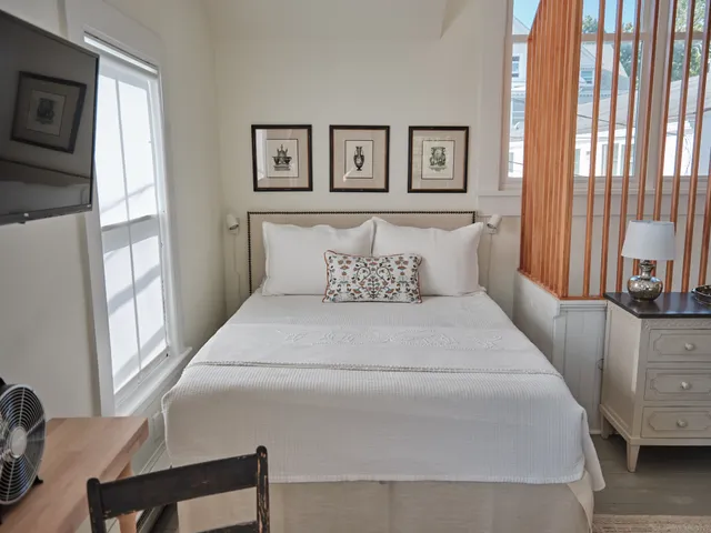 $4,500 | 155 Water Street, Unit 2, Stonington, CT 06378