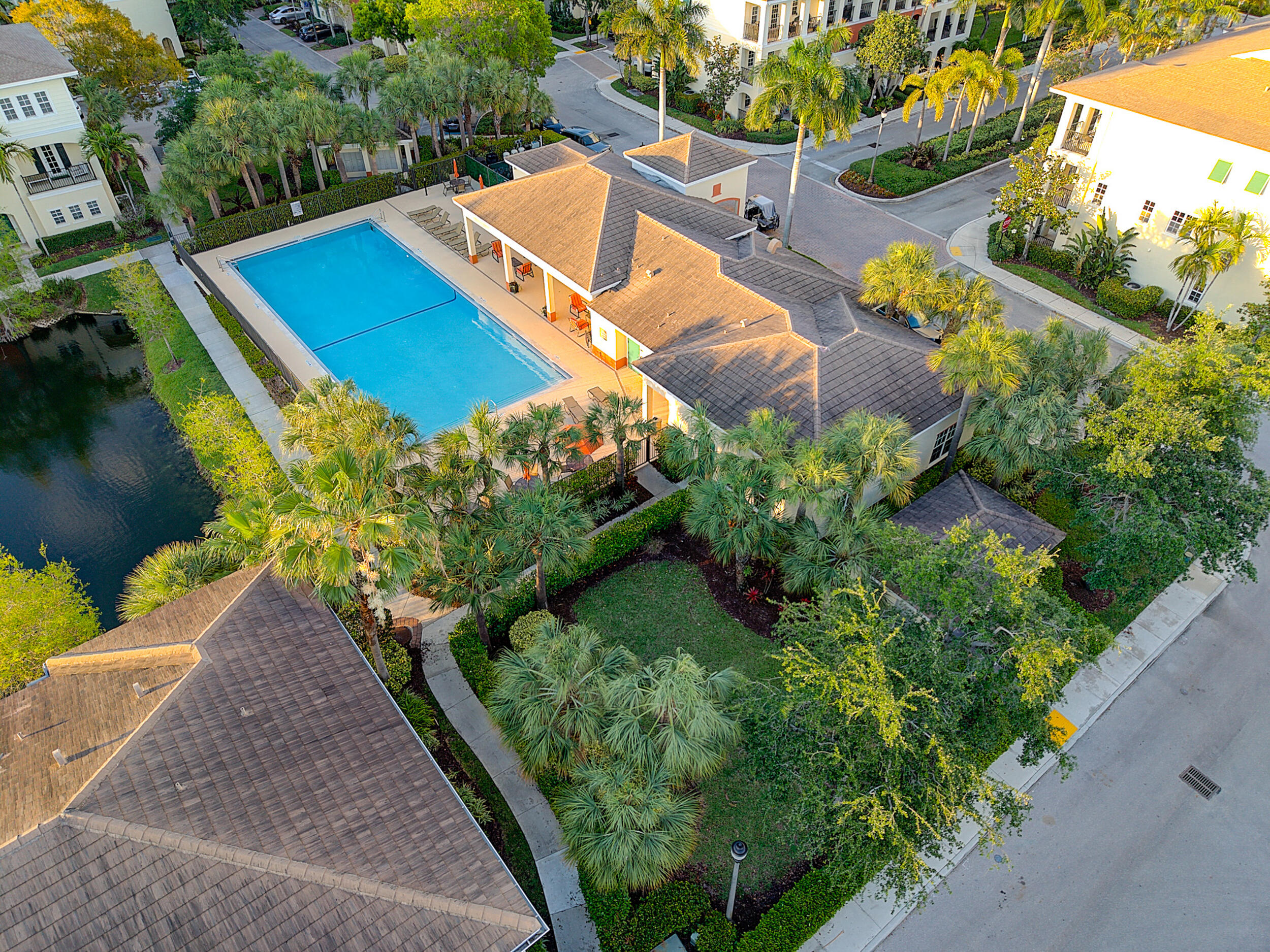 704 Southwest 2nd Way Pompano Beach, FL 33060 - Photo 6 of 34 30