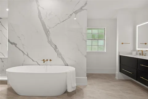 a view of a house with backyard