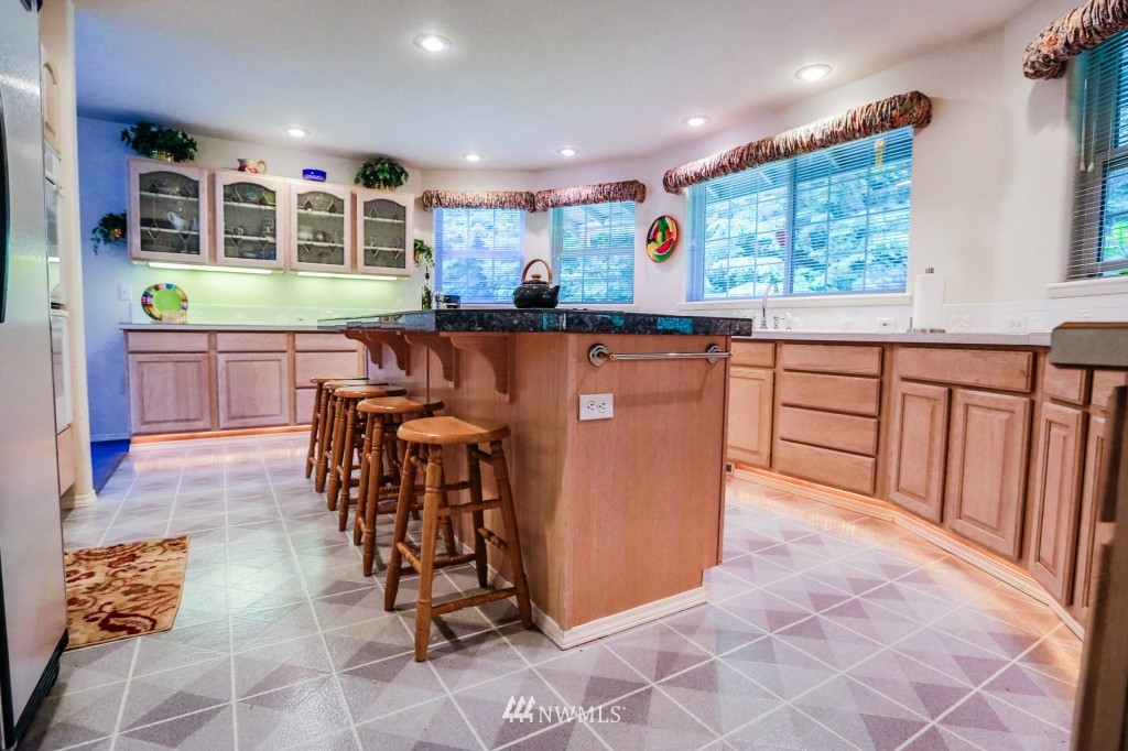 629 Southwest Logan Road Port Orchard, WA 98367 - Photo 8 of 25 Gallery Image 8
