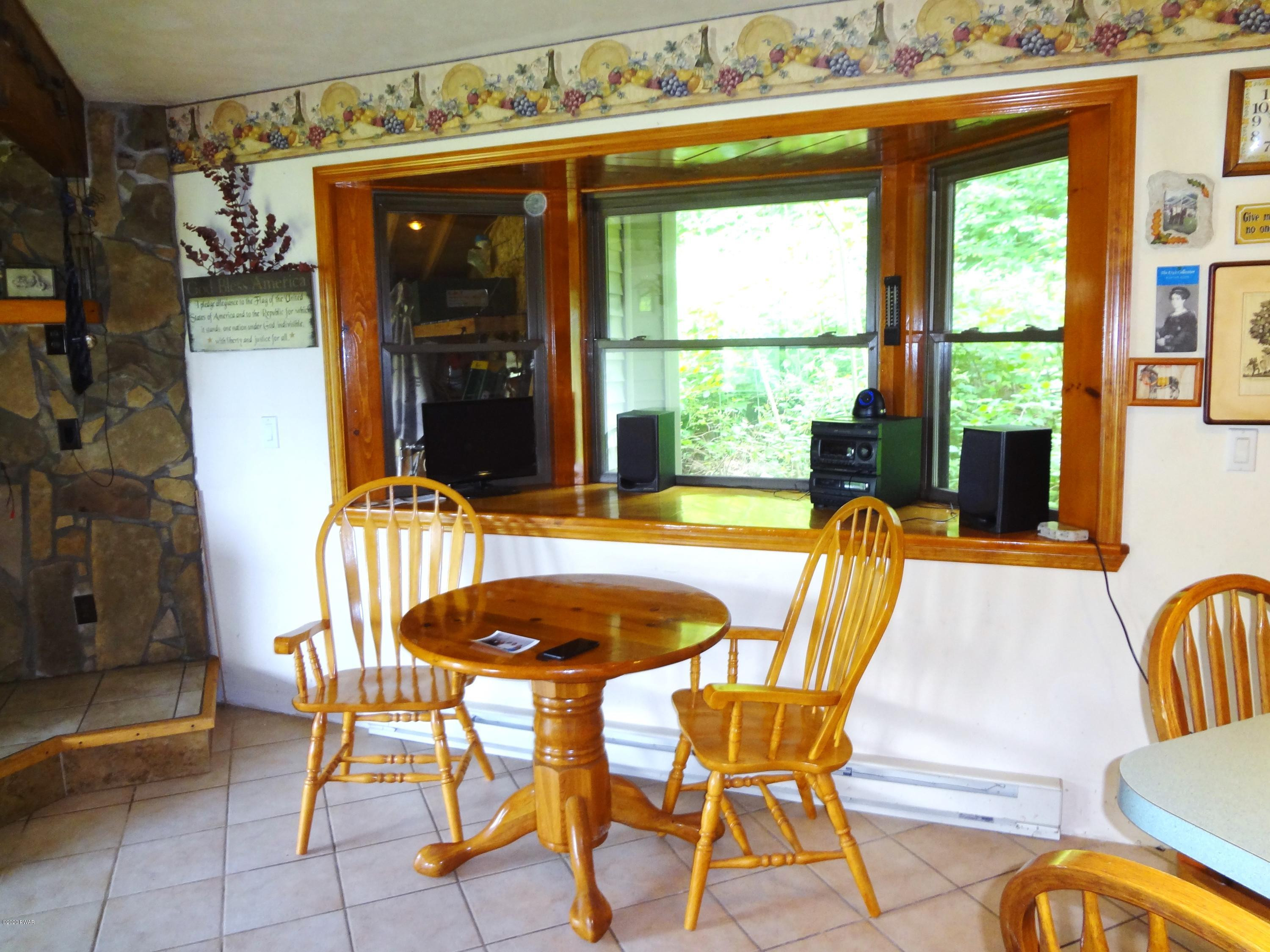 176 Huckleberry Road Newfoundland, PA 18445 - Photo 10 of 31 Dining Area