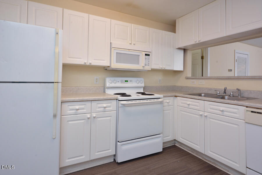 929 Morreene Road, Unit D23 Durham, NC 27705 - Photo 7 of 25 DSC_6455