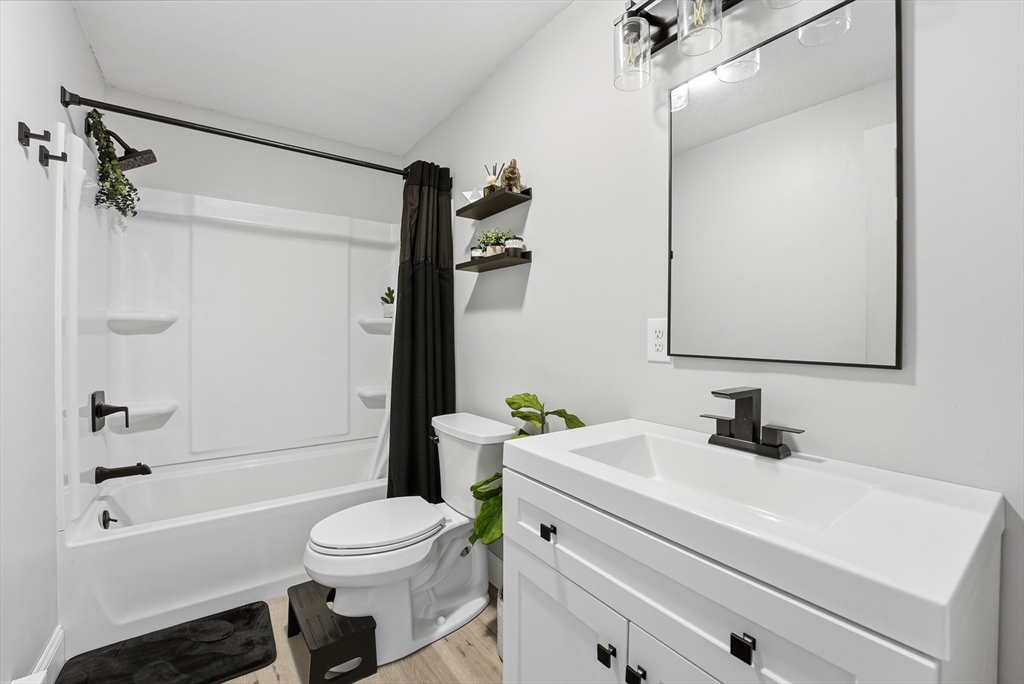 445 Old Field Road Chicopee, MA 01013 - Photo 15 of 39