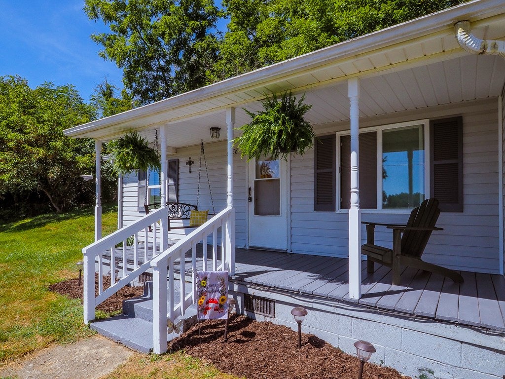 788 Eagle Bottom Road Fries, VA 24330 - Photo 5 of 30 Gallery Image 5