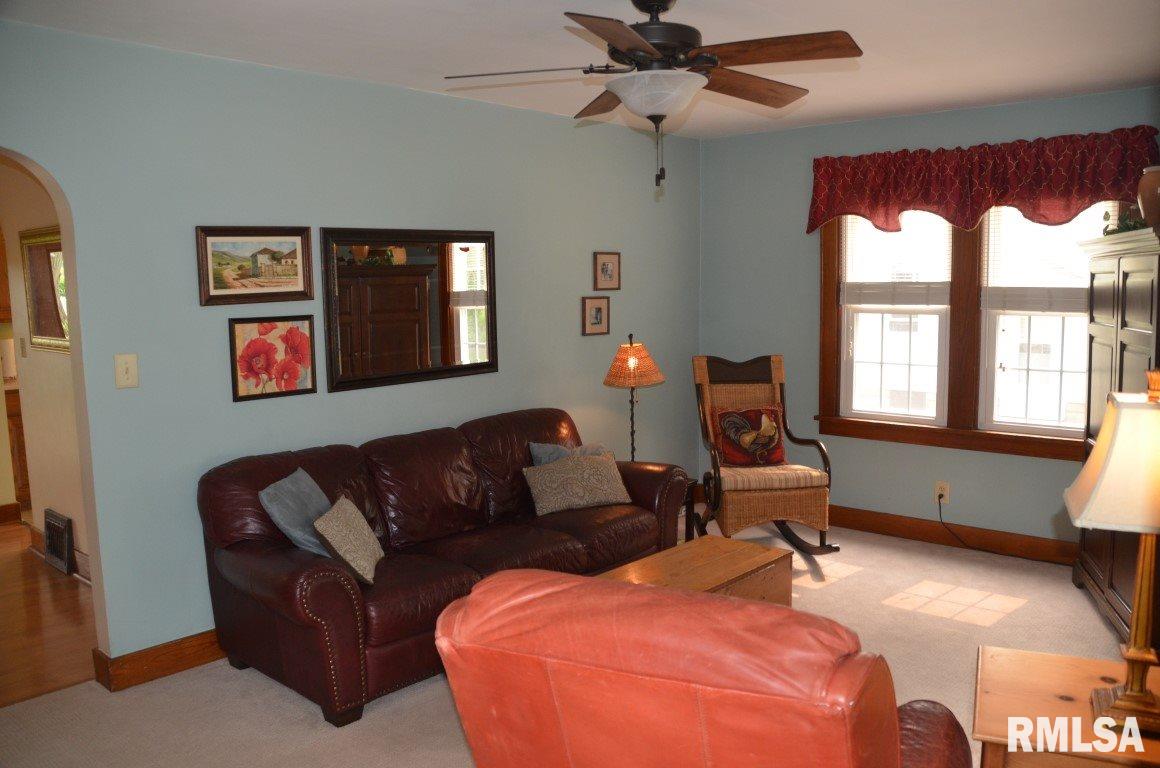209 North Street Washington, IL 61571 - Photo 6 of 23 Gallery Image 6