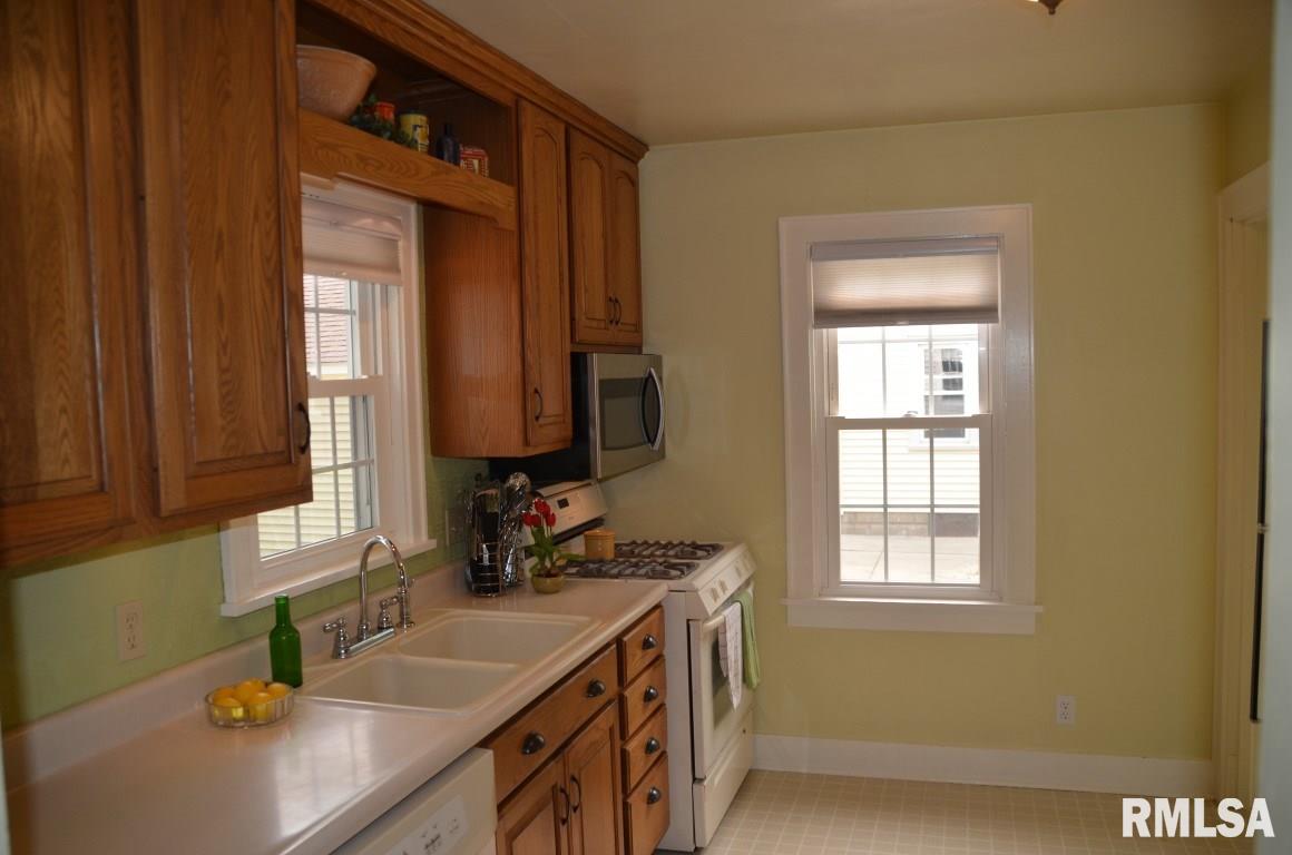 209 North Street Washington, IL 61571 - Photo 10 of 23 Gallery Image 10