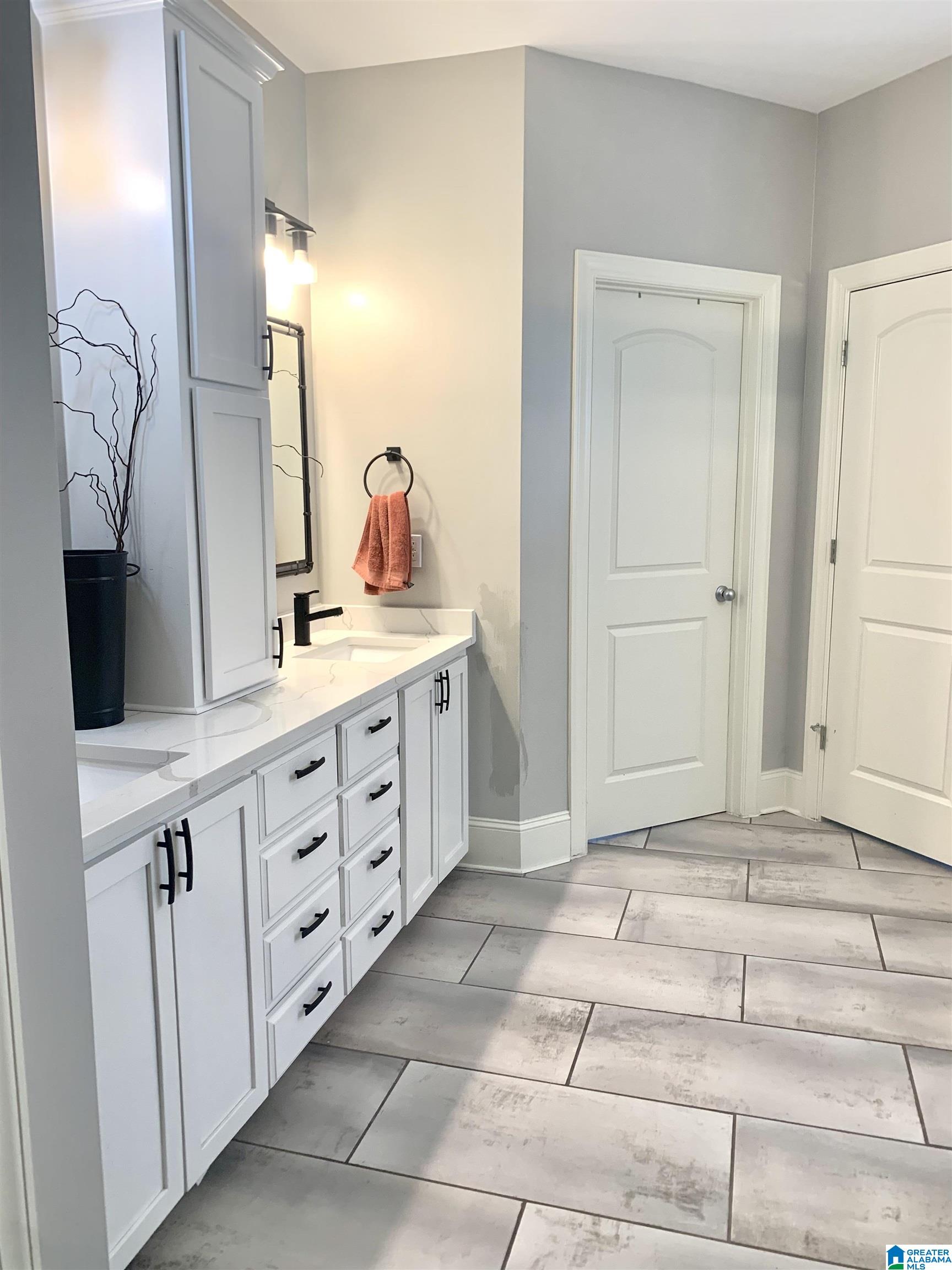 241 Grande View Circle Alabaster, AL 35114 - Photo 3 of 10