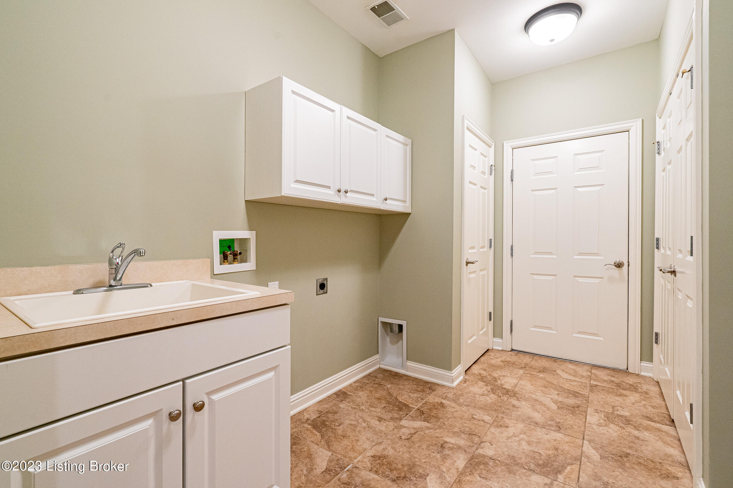 10722 Riva Road Louisville, KY 40223 - Photo 40 of 56 10722 Riva Rd-54