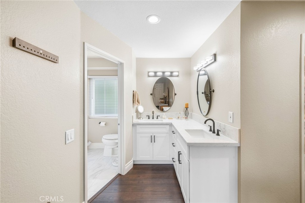 40337 Carmelita Circle Temecula, CA 92591 - Photo 28 of 65 a en suite bathroom with a sink and mirror