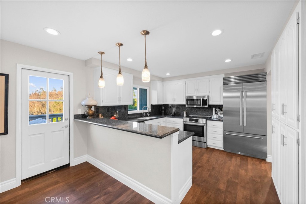 40337 Carmelita Circle Temecula, CA 92591 - Photo 9 of 65