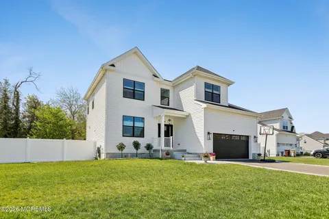 a front view of house with yard