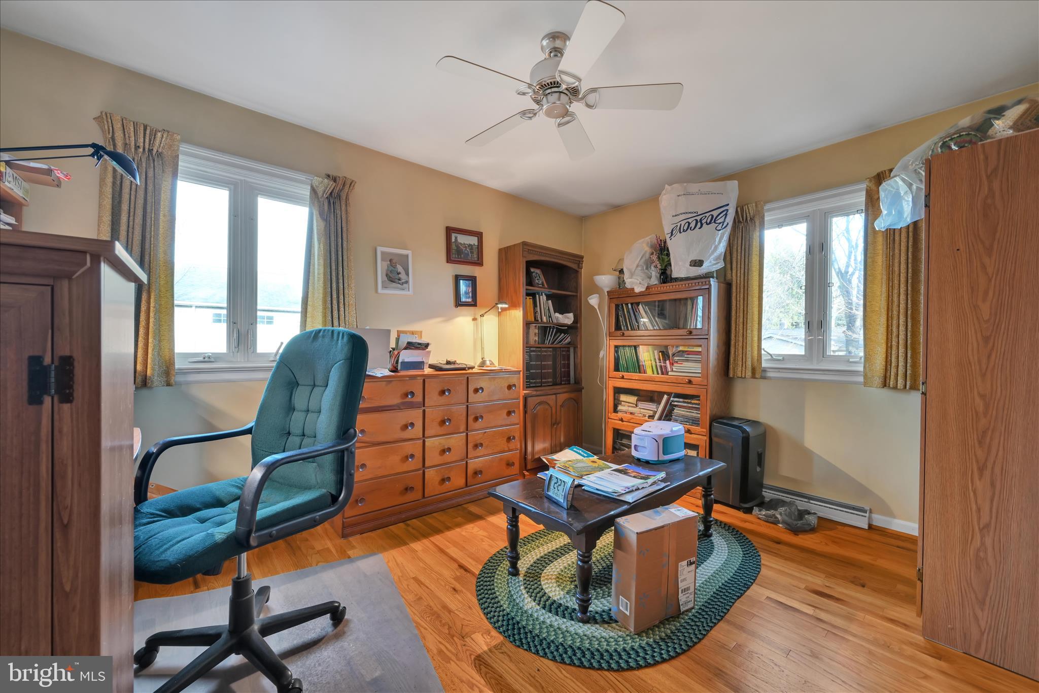 2295 Albern Boulevard Lancaster, PA 17601 - Photo 20 of 39 a room with furniture and musical instruments