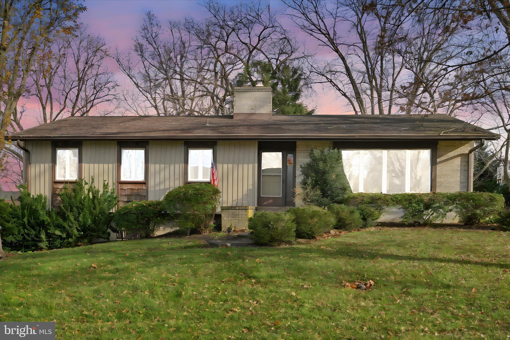 2295 Albern Boulevard Lancaster, PA 17601 - Photo 2 of 39 a front view of a house with garden