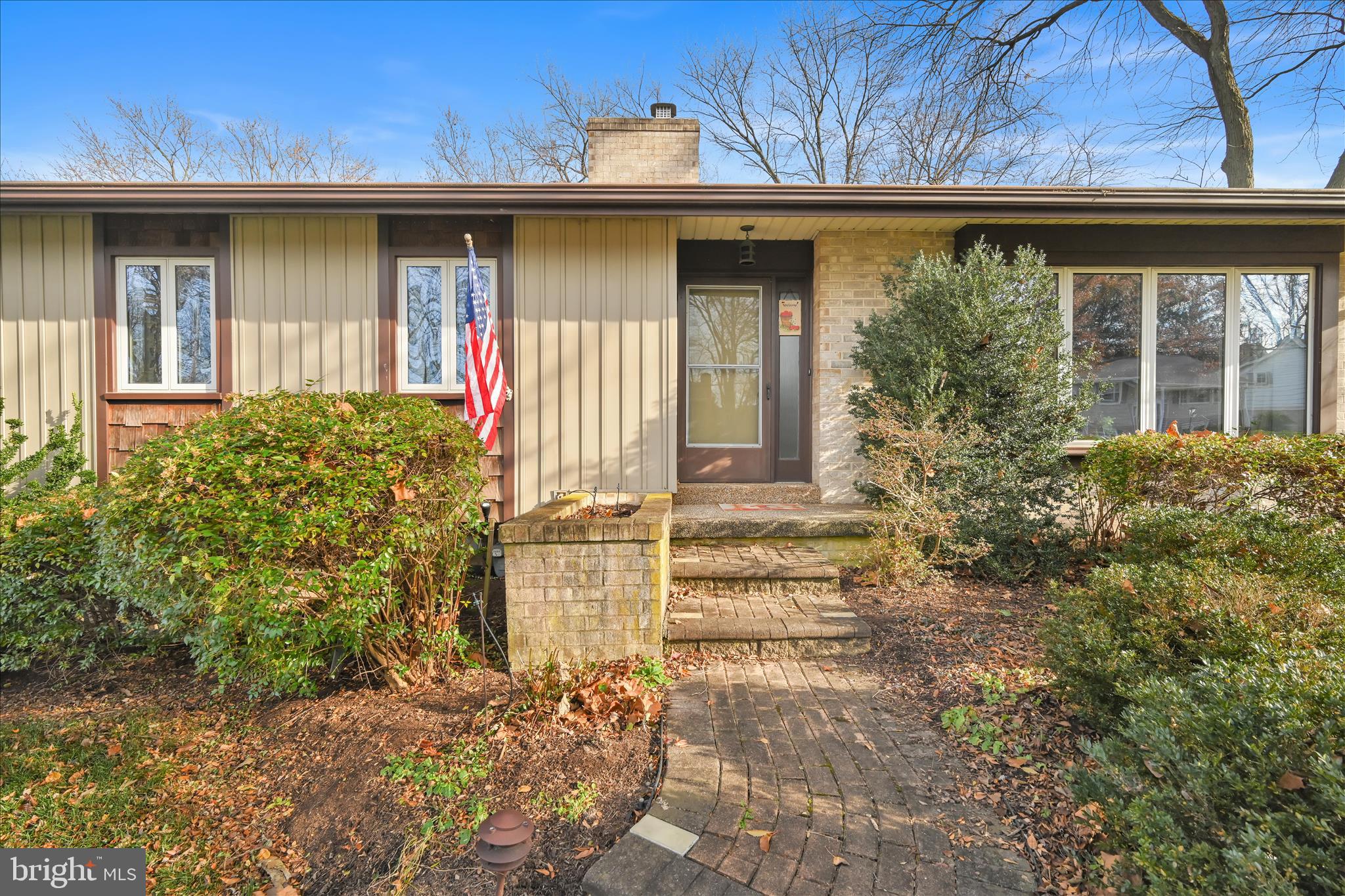 2295 Albern Boulevard Lancaster, PA 17601 - Photo 5 of 39 a front view of a house with garden