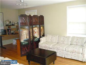 1719 Tyson Road Havertown, PA 19083 - Photo 5 of 12 Living Room