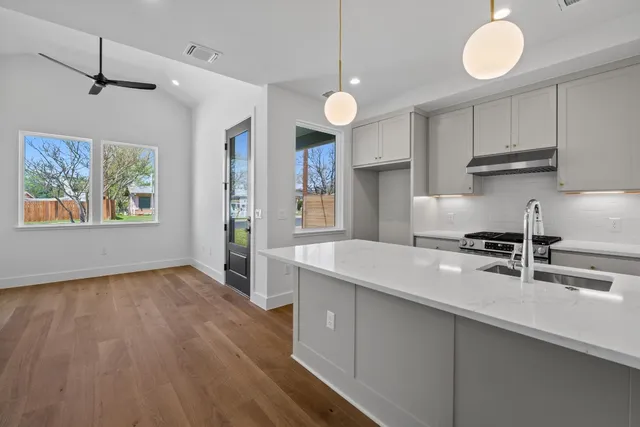 $2,650 | 4525 South 3rd Street, Austin, TX 78745