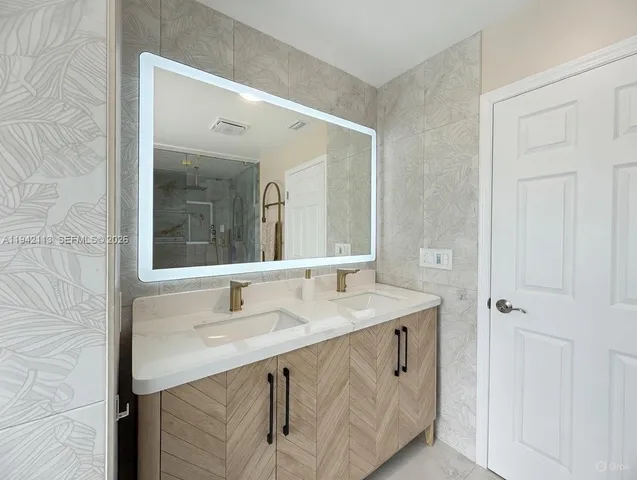 $865,000 | 12585 Southwest 9th Place, Davie, FL 33325