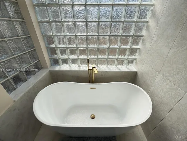 $865,000 | 12585 Southwest 9th Place, Davie, FL 33325