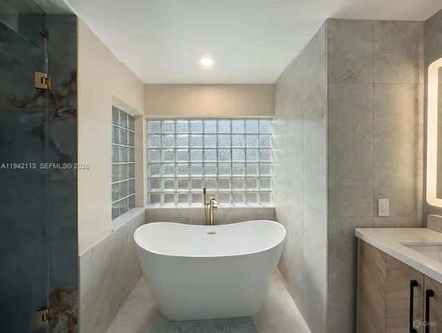 $865,000 | 12585 Southwest 9th Place, Davie, FL 33325