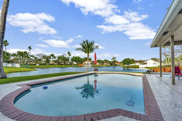 $865,000 | 12585 Southwest 9th Place, Davie, FL 33325