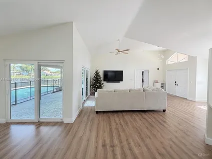 $865,000 | 12585 Southwest 9th Place, Davie, FL 33325