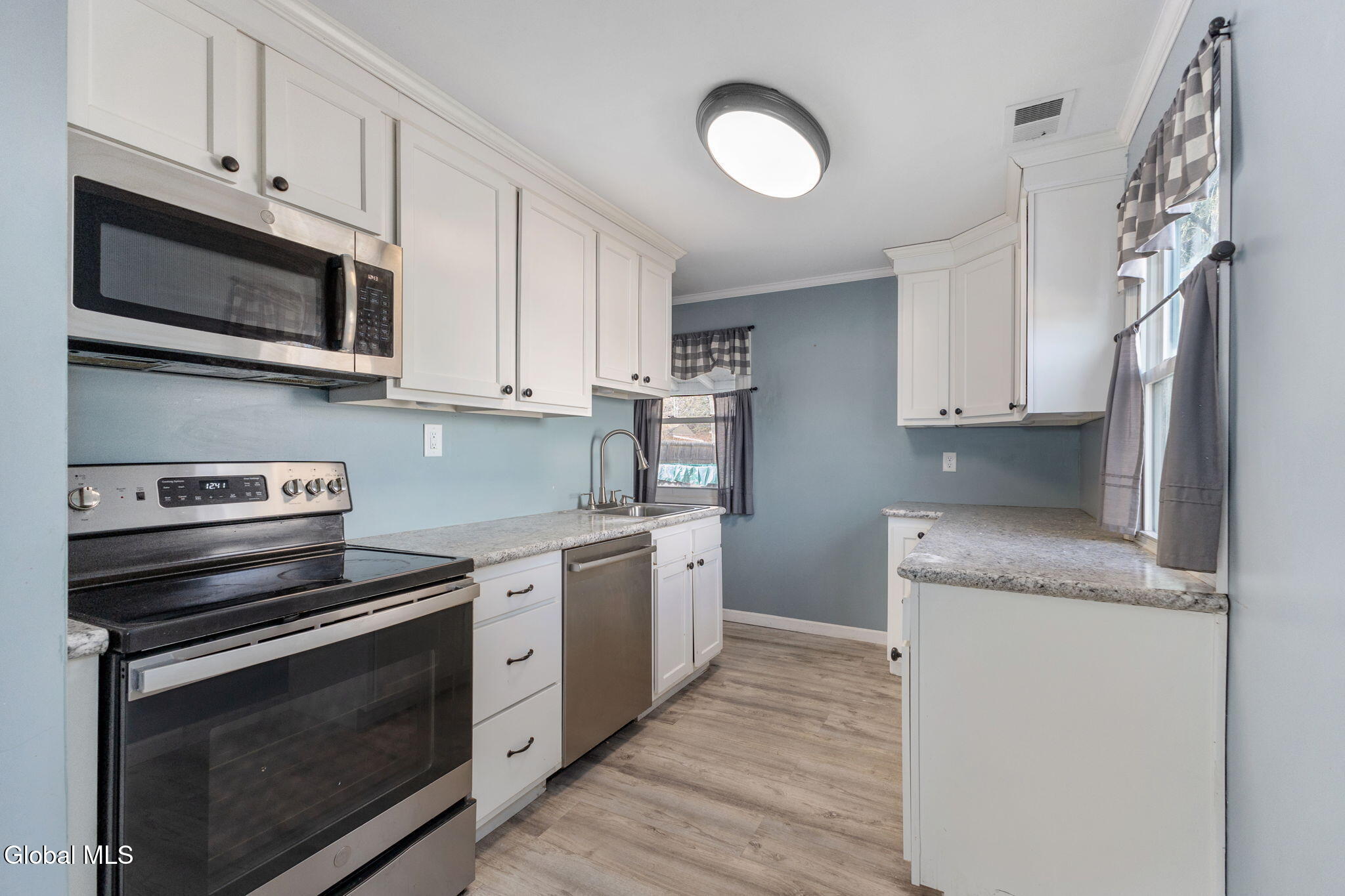 247 Chiswell Road Schenectady, NY 12304 - Photo 15 of 26 15-247ChiswellRd_15