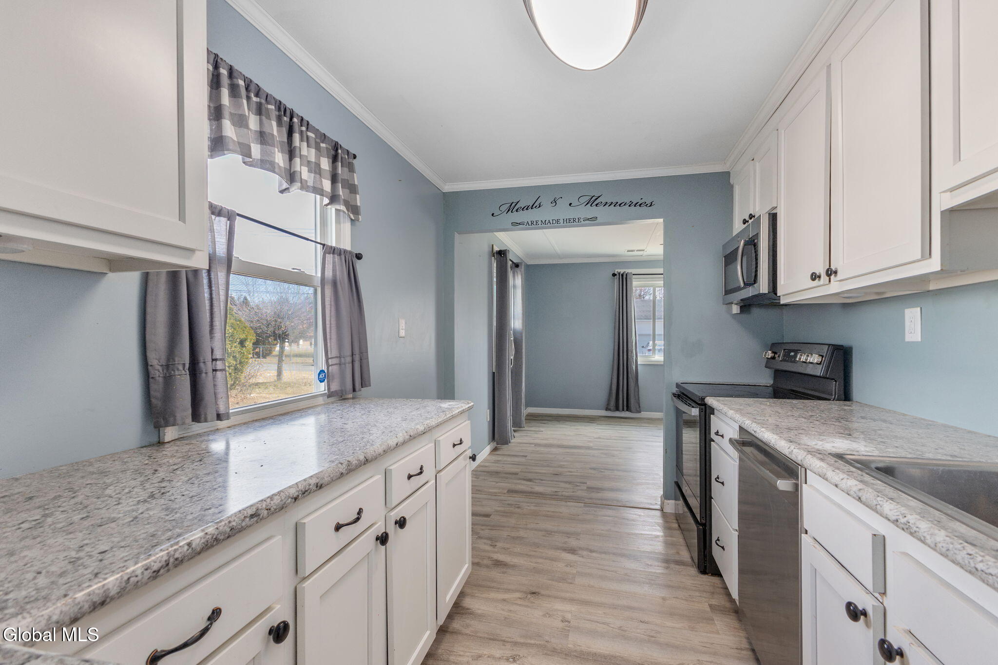 247 Chiswell Road Schenectady, NY 12304 - Photo 17 of 26 17-247ChiswellRd_17