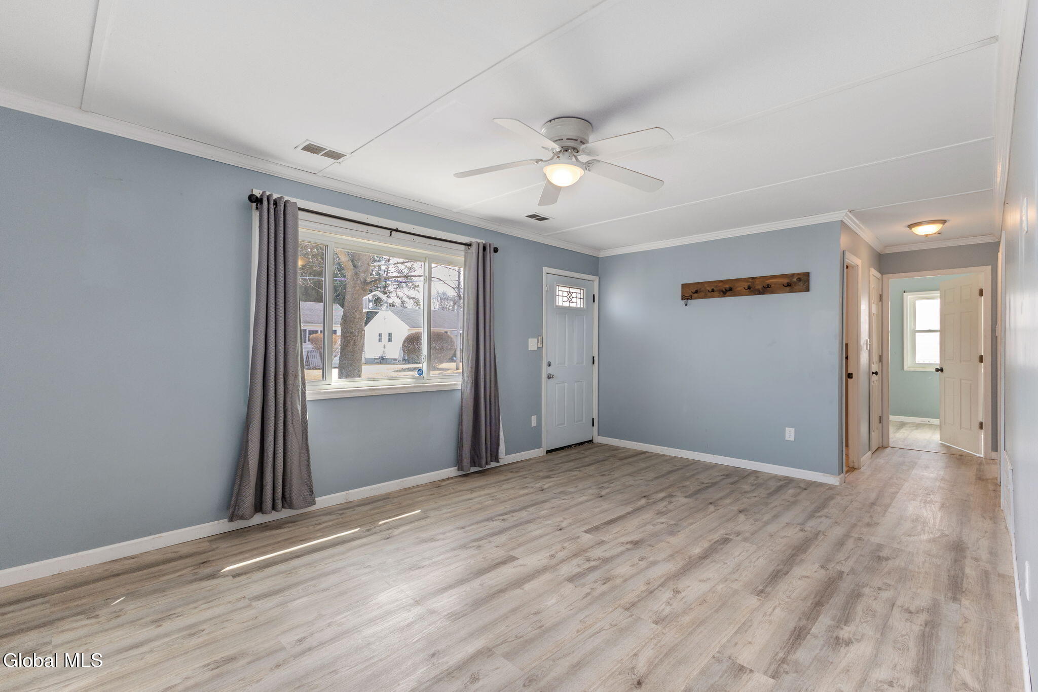 247 Chiswell Road Schenectady, NY 12304 - Photo 4 of 26 4-247ChiswellRd_04