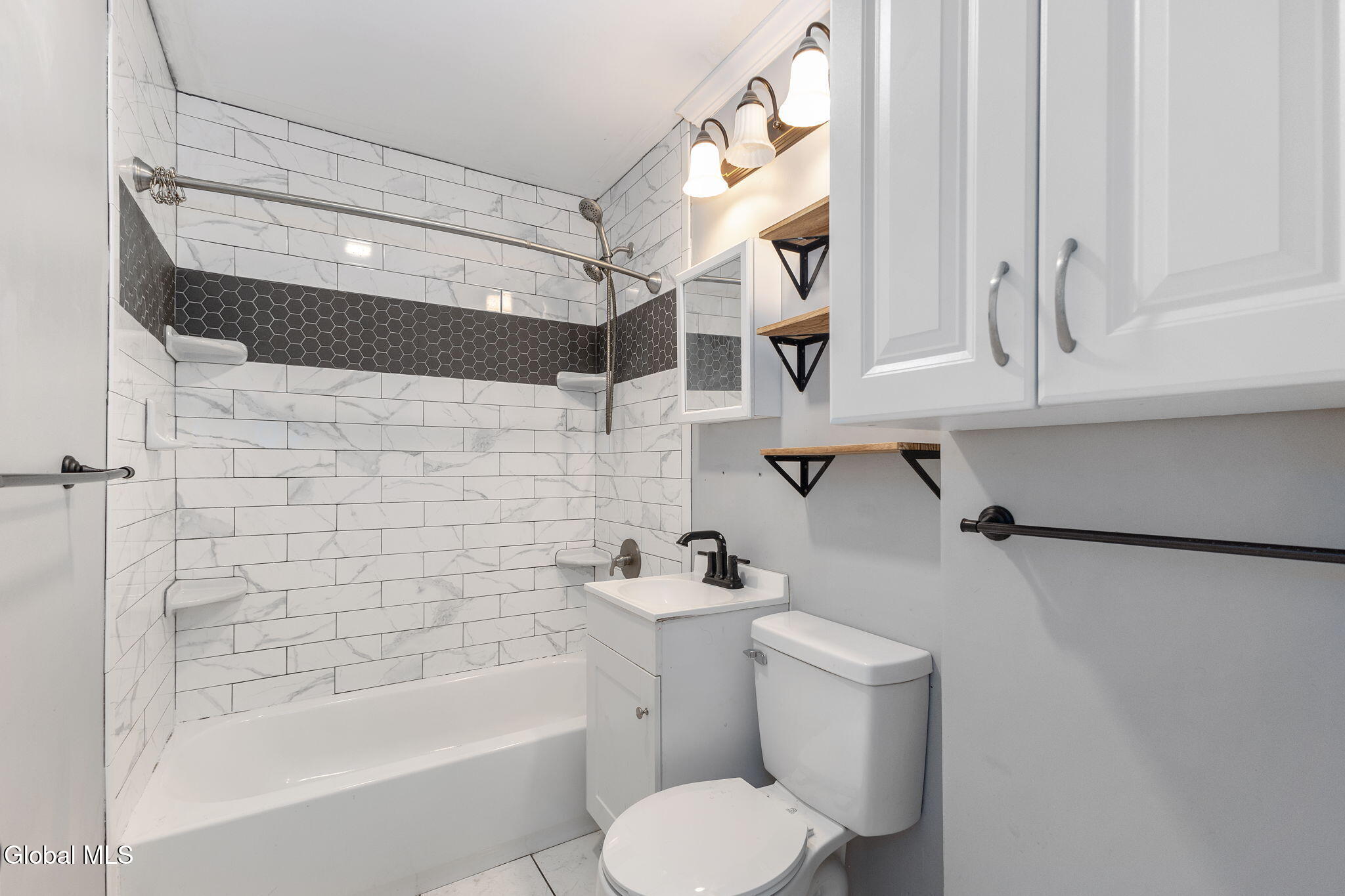 247 Chiswell Road Schenectady, NY 12304 - Photo 7 of 26 7-247ChiswellRd_07