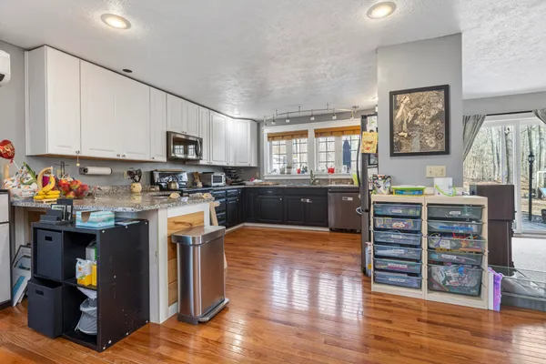 $524,000 | 589 King Street, Oxford, ME 04270