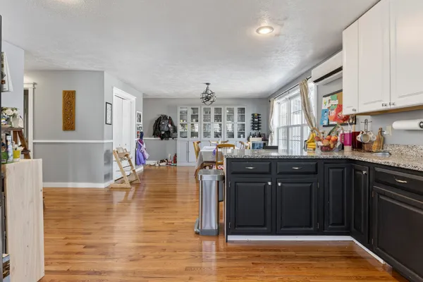 $524,000 | 589 King Street, Oxford, ME 04270