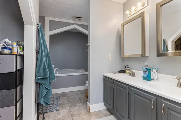 $524,000 | 589 King Street, Oxford, ME 04270